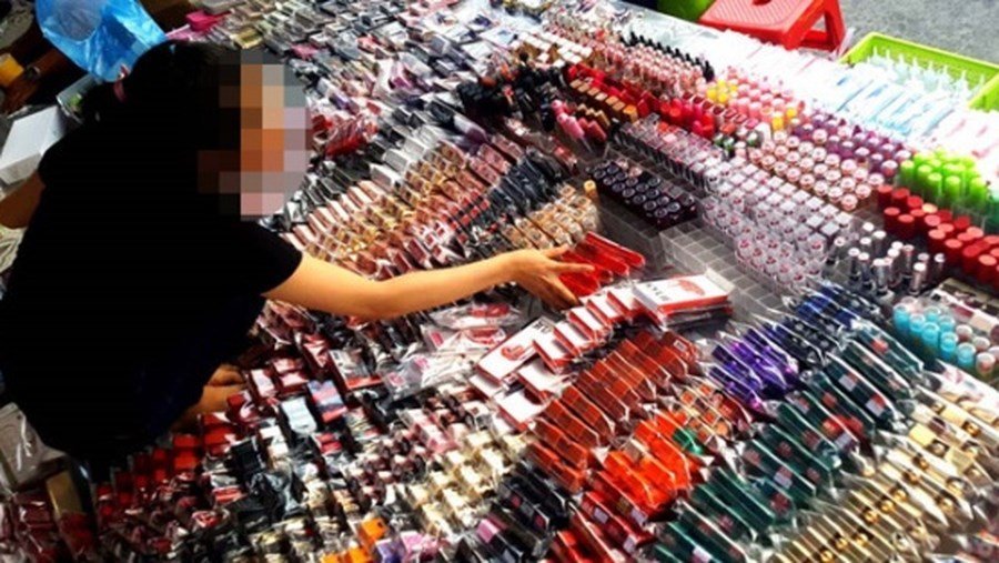 Cách phân biệt mỹ phẩm thật và giả