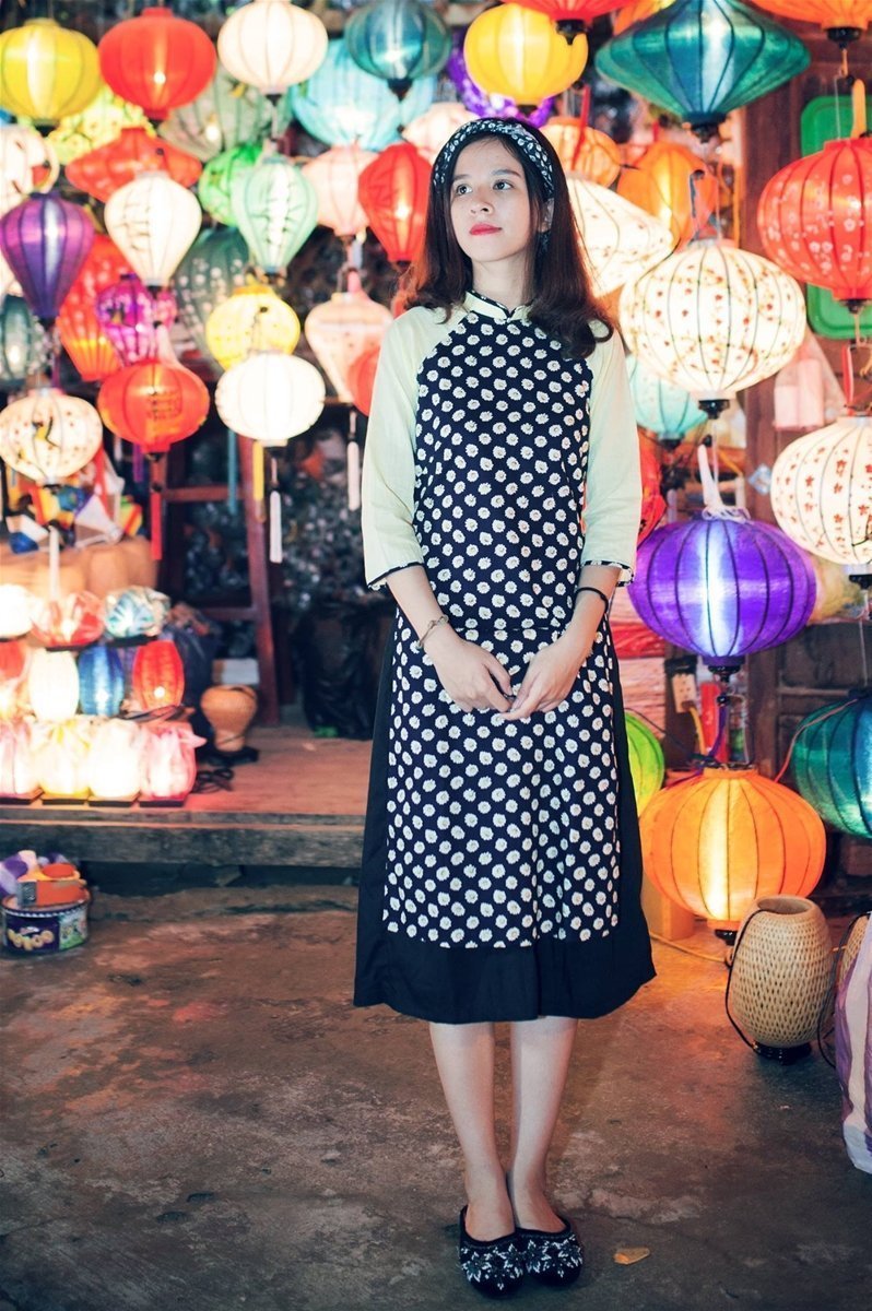 4 mẫu áo dài cách tân đẹp và cực hot cho tết 2019 47 - 4 mẫu áo dài cách tân đẹp và cực hot cho tết 2019, - áo dài cách tân, áo dài cách tân cô ba Sài Gòn, áo dài cách tân cổ điển, áo dài cách tân đẹp, áo dài cách tân hoa, áo dài cách tân tết, áo dài cách tân tết 2019, áo dài cách tân thêu hoa, mẫu áo dài cách tân đẹp - Mỹ phẩm làm đẹp, trang điểm, chăm sóc da hiệu quả an toàn Mẫu áo dài cách tân đẹp