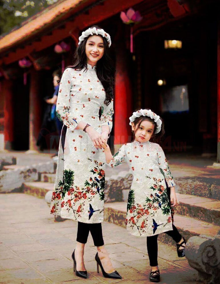 4 mẫu áo dài cách tân đẹp và cực hot cho tết 2019 34 - 4 mẫu áo dài cách tân đẹp và cực hot cho tết 2019, - áo dài cách tân, áo dài cách tân cô ba Sài Gòn, áo dài cách tân cổ điển, áo dài cách tân đẹp, áo dài cách tân hoa, áo dài cách tân tết, áo dài cách tân tết 2019, áo dài cách tân thêu hoa, mẫu áo dài cách tân đẹp - Mỹ phẩm làm đẹp, trang điểm, chăm sóc da hiệu quả an toàn Mẫu áo dài cách tân đẹp