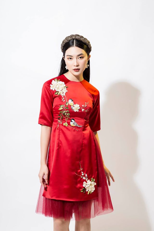 4 mẫu áo dài cách tân đẹp và cực hot cho tết 2019 38 - 4 mẫu áo dài cách tân đẹp và cực hot cho tết 2019, - áo dài cách tân, áo dài cách tân cô ba Sài Gòn, áo dài cách tân cổ điển, áo dài cách tân đẹp, áo dài cách tân hoa, áo dài cách tân tết, áo dài cách tân tết 2019, áo dài cách tân thêu hoa, mẫu áo dài cách tân đẹp - Mỹ phẩm làm đẹp, trang điểm, chăm sóc da hiệu quả an toàn Mẫu áo dài cách tân đẹp