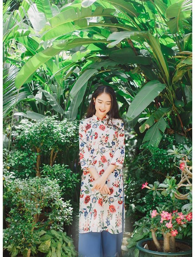 4 mẫu áo dài cách tân đẹp và cực hot cho tết 2019 33 - 4 mẫu áo dài cách tân đẹp và cực hot cho tết 2019, - áo dài cách tân, áo dài cách tân cô ba Sài Gòn, áo dài cách tân cổ điển, áo dài cách tân đẹp, áo dài cách tân hoa, áo dài cách tân tết, áo dài cách tân tết 2019, áo dài cách tân thêu hoa, mẫu áo dài cách tân đẹp - Mỹ phẩm làm đẹp, trang điểm, chăm sóc da hiệu quả an toàn Mẫu áo dài cách tân đẹp