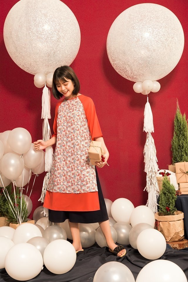4 mẫu áo dài cách tân đẹp và cực hot cho tết 2019 43 - 4 mẫu áo dài cách tân đẹp và cực hot cho tết 2019, - áo dài cách tân, áo dài cách tân cô ba Sài Gòn, áo dài cách tân cổ điển, áo dài cách tân đẹp, áo dài cách tân hoa, áo dài cách tân tết, áo dài cách tân tết 2019, áo dài cách tân thêu hoa, mẫu áo dài cách tân đẹp - Mỹ phẩm làm đẹp, trang điểm, chăm sóc da hiệu quả an toàn Mẫu áo dài cách tân đẹp