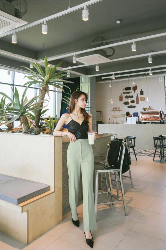 5 mẫu quần nữ đẹp các nàng sành điệu nên có sẵn trong tủ đồ 45 - 5 mẫu quần nữ đẹp các nàng sành điệu nên có sẵn trong tủ đồ, - mẫu quần nữ đẹp, quần jeans, quần legging, quần nữ, quần nữ đẹp, quần ống rộng, quần short, quần tây, thời trang, thời trang nữ - Mỹ phẩm làm đẹp, trang điểm, chăm sóc da hiệu quả an toàn Quần nữ