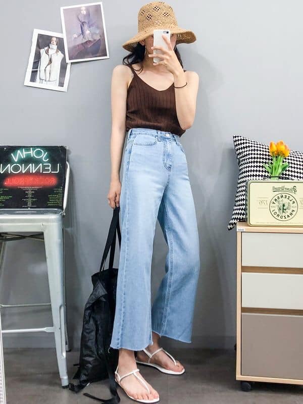 5 cách phối đồ với áo hai dây cho ngày hè năng động 38 - 5 cách phối đồ với áo hai dây cho ngày hè năng động, - áo cardigan, áo hai dây, cách phối đồ với áo hai dây, chân váy, quần jeans, quần ống rộng, quần short, thời trang mùa hè - Mỹ phẩm làm đẹp, trang điểm, chăm sóc da hiệu quả an toàn Áo hai dây