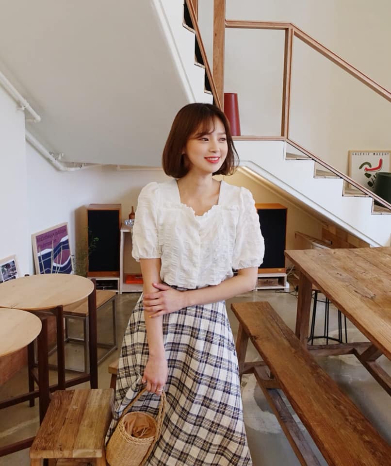 5 kiểu áo sơ mi trắng đi học dễ thương và cuốn hút 45 - 5 kiểu áo sơ mi trắng đi học dễ thương và cuốn hút, - áo sơ mi trắng classic, áo sơ mi trắng tay loe, áo sơ mi trắng tay phồng, kiểu áo sơ mi trắng đi học dễ thương - Mỹ phẩm làm đẹp, trang điểm, chăm sóc da hiệu quả an toàn Áo sơ mi trắng đi học dễ thương