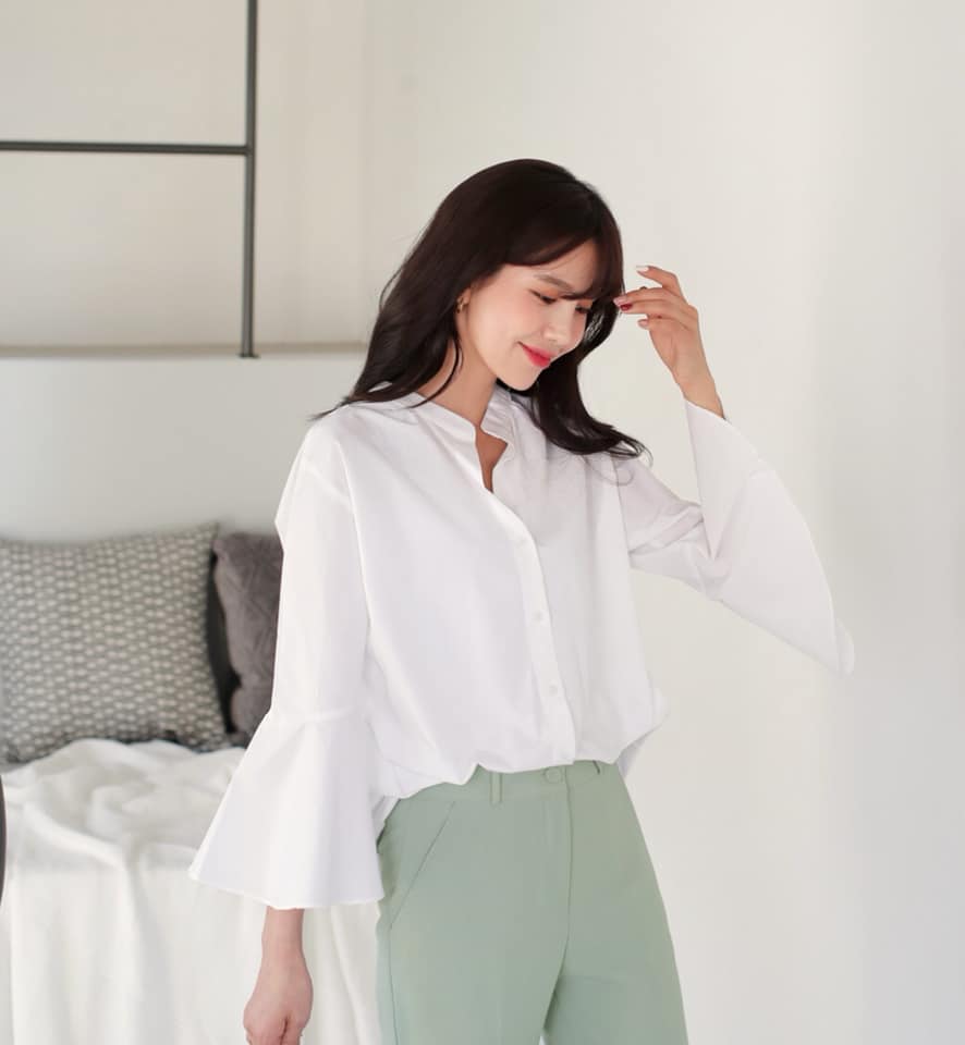 5 kiểu áo sơ mi trắng đi học dễ thương và cuốn hút 37 - 5 kiểu áo sơ mi trắng đi học dễ thương và cuốn hút, - áo sơ mi trắng classic, áo sơ mi trắng tay loe, áo sơ mi trắng tay phồng, kiểu áo sơ mi trắng đi học dễ thương - Mỹ phẩm làm đẹp, trang điểm, chăm sóc da hiệu quả an toàn Áo sơ mi trắng đi học dễ thương