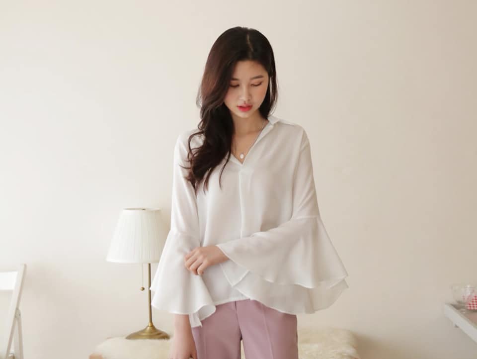 5 kiểu áo sơ mi trắng đi học dễ thương và cuốn hút 38 - 5 kiểu áo sơ mi trắng đi học dễ thương và cuốn hút, - áo sơ mi trắng classic, áo sơ mi trắng tay loe, áo sơ mi trắng tay phồng, kiểu áo sơ mi trắng đi học dễ thương - Mỹ phẩm làm đẹp, trang điểm, chăm sóc da hiệu quả an toàn Áo sơ mi trắng đi học dễ thương