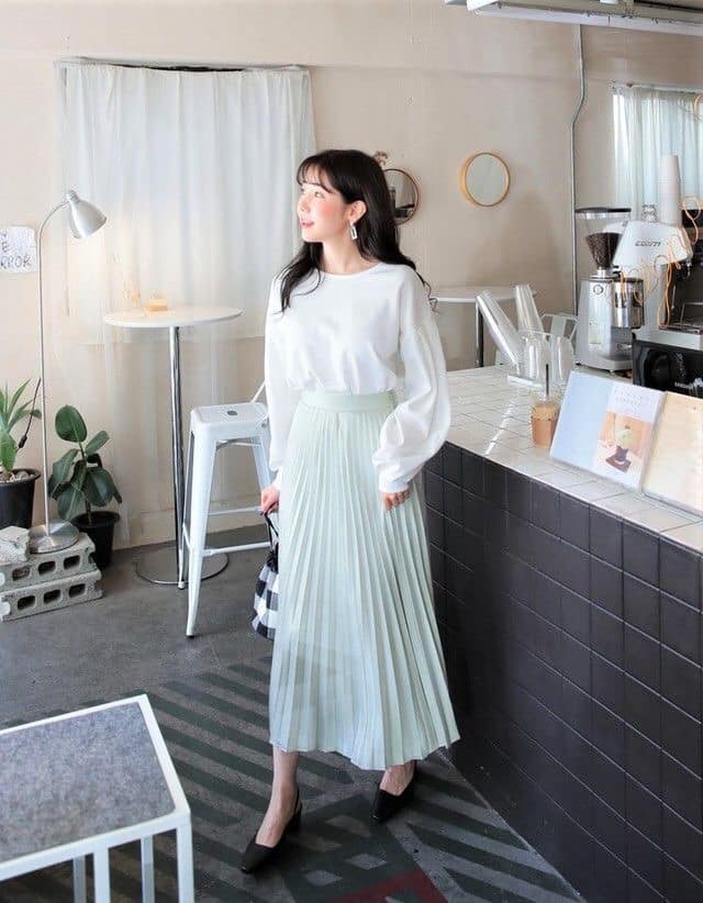 5 kiểu chân váy dài vintage xinh xắn và cực kỳ nữ tính 32 - 5 kiểu chân váy dài vintage xinh xắn và cực kỳ nữ tính, - chân váy bèo nhún, chân váy chấm bi, chân váy dài vintage, chân váy hoa, chân váy xẻ tà trước, chân váy xếp ly nhỏ - Mỹ phẩm làm đẹp, trang điểm, chăm sóc da hiệu quả an toàn Chân váy dài vintage
