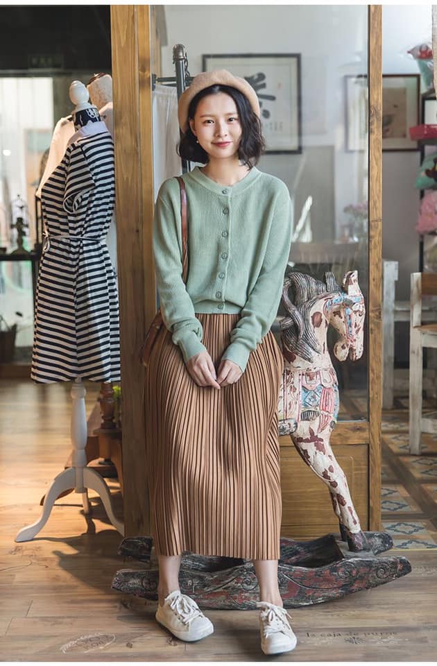 5 kiểu chân váy dài vintage xinh xắn và cực kỳ nữ tính 33 - 5 kiểu chân váy dài vintage xinh xắn và cực kỳ nữ tính, - chân váy bèo nhún, chân váy chấm bi, chân váy dài vintage, chân váy hoa, chân váy xẻ tà trước, chân váy xếp ly nhỏ - Mỹ phẩm làm đẹp, trang điểm, chăm sóc da hiệu quả an toàn Chân váy dài vintage