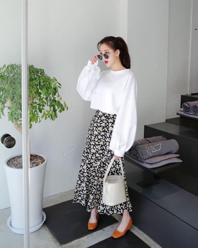 5 kiểu chân váy dài vintage xinh xắn và cực kỳ nữ tính 44 - 5 kiểu chân váy dài vintage xinh xắn và cực kỳ nữ tính, - chân váy bèo nhún, chân váy chấm bi, chân váy dài vintage, chân váy hoa, chân váy xẻ tà trước, chân váy xếp ly nhỏ - Mỹ phẩm làm đẹp, trang điểm, chăm sóc da hiệu quả an toàn Chân váy dài vintage