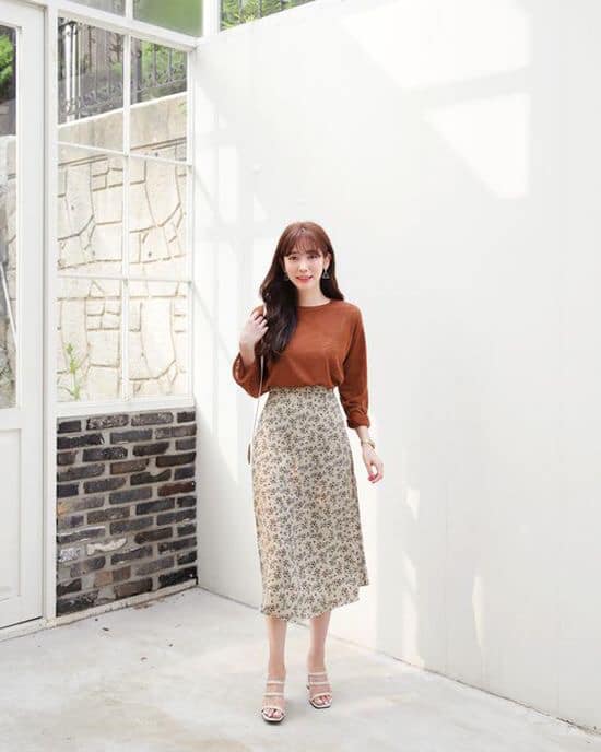 5 kiểu chân váy dài vintage xinh xắn và cực kỳ nữ tính 43 - 5 kiểu chân váy dài vintage xinh xắn và cực kỳ nữ tính, - chân váy bèo nhún, chân váy chấm bi, chân váy dài vintage, chân váy hoa, chân váy xẻ tà trước, chân váy xếp ly nhỏ - Mỹ phẩm làm đẹp, trang điểm, chăm sóc da hiệu quả an toàn Chân váy dài vintage