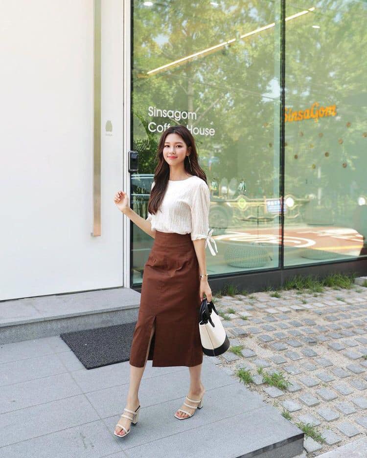 5 kiểu chân váy dài vintage xinh xắn và cực kỳ nữ tính 35 - 5 kiểu chân váy dài vintage xinh xắn và cực kỳ nữ tính, - chân váy bèo nhún, chân váy chấm bi, chân váy dài vintage, chân váy hoa, chân váy xẻ tà trước, chân váy xếp ly nhỏ - Mỹ phẩm làm đẹp, trang điểm, chăm sóc da hiệu quả an toàn Chân váy dài vintage