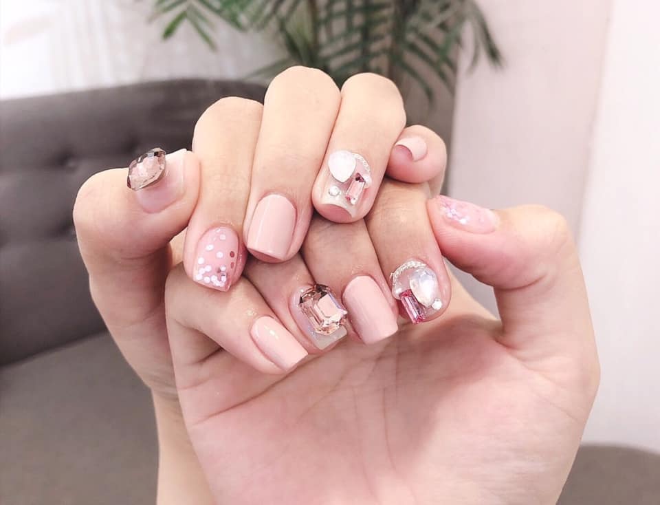 5 mẫu nail đơn giản dễ thương chào hè thật thích 40 - 5 mẫu nail đơn giản dễ thương chào hè thật thích, - mẫu nail đơn giản dễ thương, nail đính đá, nail đơn sắc, nail hoa lá, nail họa tiết ngộ nghĩnh, nail trái cây nhiệt đới - Mỹ phẩm làm đẹp, trang điểm, chăm sóc da hiệu quả an toàn Mẫu nail đơn giản dễ làm