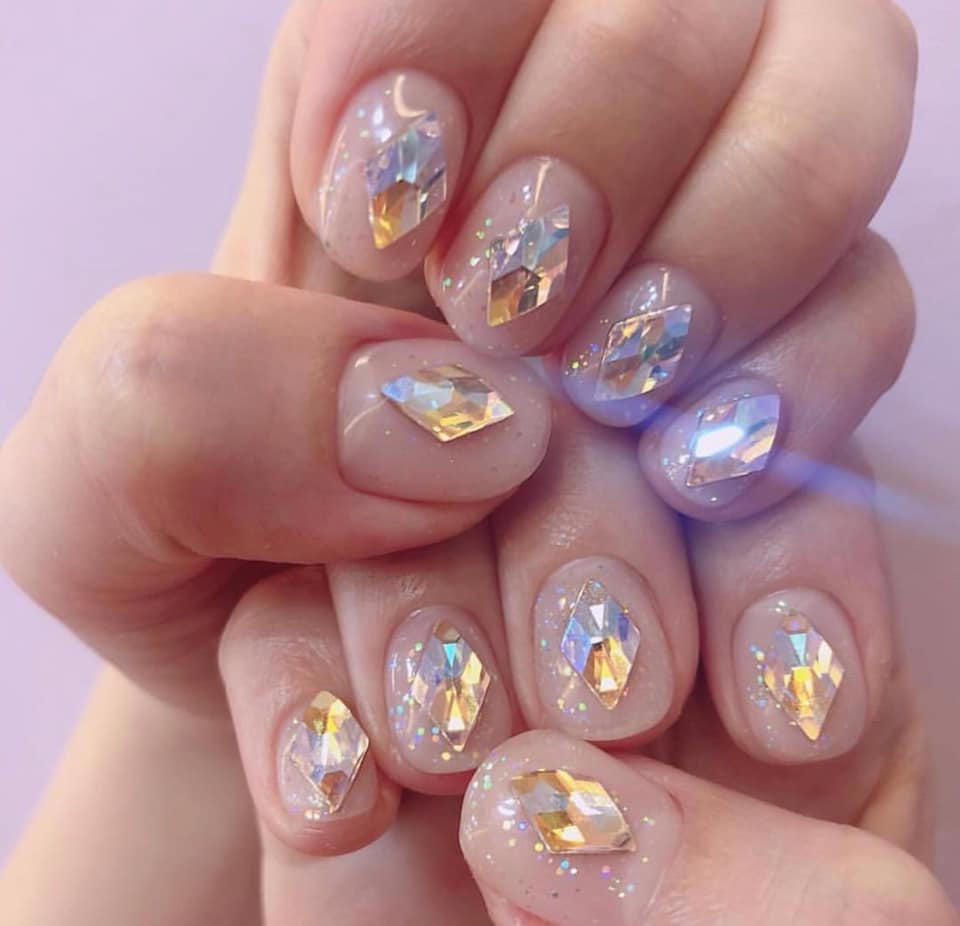 5 mẫu nail đơn giản dễ thương chào hè thật thích 41 - 5 mẫu nail đơn giản dễ thương chào hè thật thích, - mẫu nail đơn giản dễ thương, nail đính đá, nail đơn sắc, nail hoa lá, nail họa tiết ngộ nghĩnh, nail trái cây nhiệt đới - Mỹ phẩm làm đẹp, trang điểm, chăm sóc da hiệu quả an toàn Mẫu nail đơn giản dễ làm