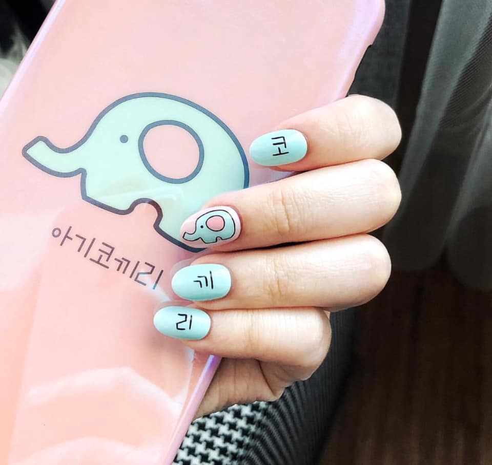 5 mẫu nail đơn giản dễ thương chào hè thật thích 43 - 5 mẫu nail đơn giản dễ thương chào hè thật thích, - mẫu nail đơn giản dễ thương, nail đính đá, nail đơn sắc, nail hoa lá, nail họa tiết ngộ nghĩnh, nail trái cây nhiệt đới - Mỹ phẩm làm đẹp, trang điểm, chăm sóc da hiệu quả an toàn Mẫu nail đơn giản dễ làm
