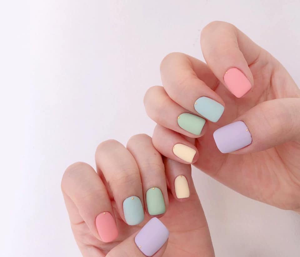 5 mẫu nail đơn giản dễ thương chào hè thật thích 34 - 5 mẫu nail đơn giản dễ thương chào hè thật thích, - mẫu nail đơn giản dễ thương, nail đính đá, nail đơn sắc, nail hoa lá, nail họa tiết ngộ nghĩnh, nail trái cây nhiệt đới - Mỹ phẩm làm đẹp, trang điểm, chăm sóc da hiệu quả an toàn Mẫu nail đơn giản dễ làm