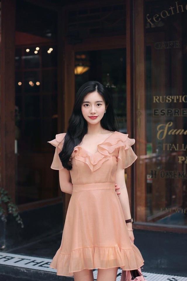 5 mẫu váy bánh bèo giúp nàng đốn tim triệu người 32 - 5 mẫu váy bánh bèo giúp nàng đốn tim triệu người, - váy bánh bèo, váy bèo nhún, váy đính hoa 3D, váy ren trễ vai, váy tay phối voan, váy voan hoa - Mỹ phẩm làm đẹp, trang điểm, chăm sóc da hiệu quả an toàn Váy bánh bèo