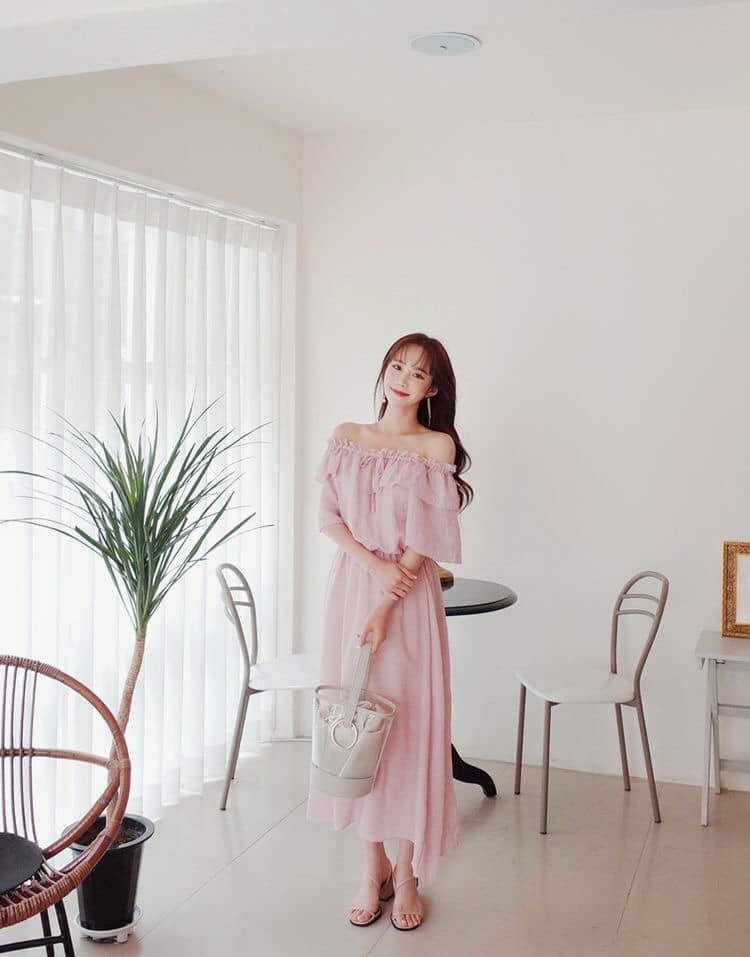 5 mẫu váy maxi đẹp cho ngày hè thêm xinh 41 - 5 mẫu váy maxi đẹp cho ngày hè thêm xinh, - váy maxi cài khuy, váy maxi đẹp, váy maxi đuôi cá, váy maxi hai dây, váy maxi hoa, váy maxi trễ vai - Mỹ phẩm làm đẹp, trang điểm, chăm sóc da hiệu quả an toàn Váy maxi đẹp