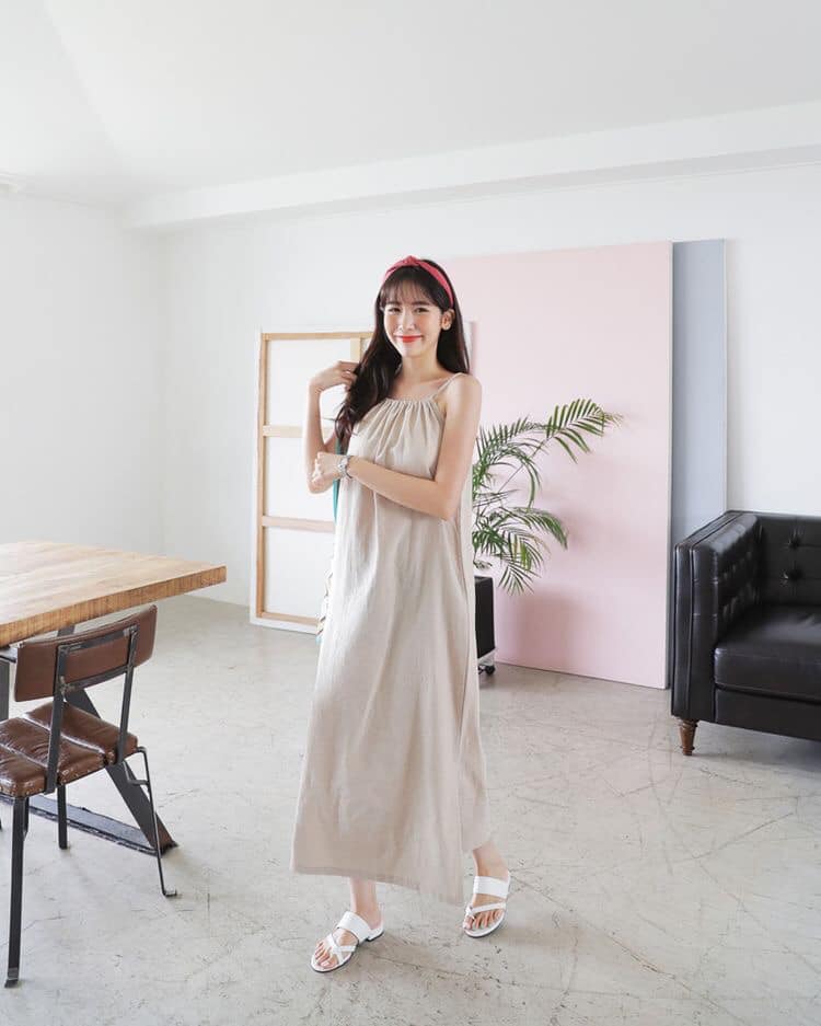 5 mẫu váy maxi đẹp cho ngày hè thêm xinh 34 - 5 mẫu váy maxi đẹp cho ngày hè thêm xinh, - váy maxi cài khuy, váy maxi đẹp, váy maxi đuôi cá, váy maxi hai dây, váy maxi hoa, váy maxi trễ vai - Mỹ phẩm làm đẹp, trang điểm, chăm sóc da hiệu quả an toàn Váy maxi đẹp