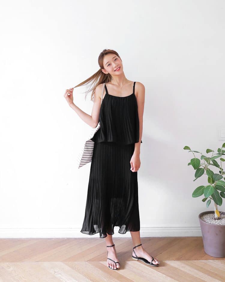 5 mẫu váy maxi đẹp cho ngày hè thêm xinh 33 - 5 mẫu váy maxi đẹp cho ngày hè thêm xinh, - váy maxi cài khuy, váy maxi đẹp, váy maxi đuôi cá, váy maxi hai dây, váy maxi hoa, váy maxi trễ vai - Mỹ phẩm làm đẹp, trang điểm, chăm sóc da hiệu quả an toàn Váy maxi đẹp