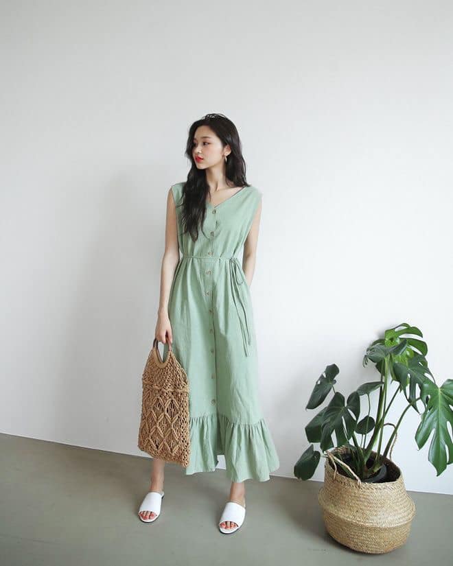 5 mẫu váy maxi đẹp cho ngày hè thêm xinh 44 - 5 mẫu váy maxi đẹp cho ngày hè thêm xinh, - váy maxi cài khuy, váy maxi đẹp, váy maxi đuôi cá, váy maxi hai dây, váy maxi hoa, váy maxi trễ vai - Mỹ phẩm làm đẹp, trang điểm, chăm sóc da hiệu quả an toàn Váy maxi đẹp