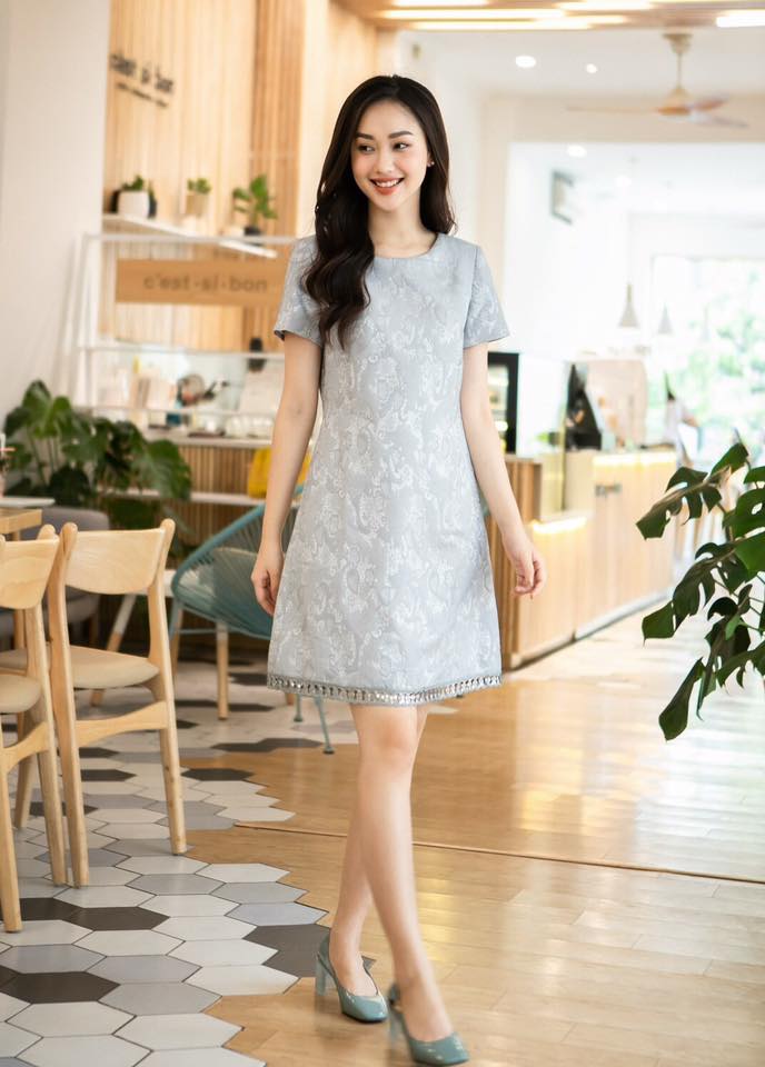 Mẫu váy liền phụ nữ tuổi 30