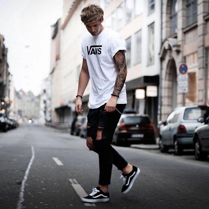5 mẫu giày sneaker đẹp và đơn giản dành cho phái mạnh 29 - 5 mẫu giày sneaker đẹp và đơn giản dành cho phái mạnh, - giày Adidas Ultra Boost, giày adidas yeezy boost 350, giày Converse cao cổ, giày MC Queen, giày sneaker đẹp, giày Vans old skool - Mỹ phẩm làm đẹp, trang điểm, chăm sóc da hiệu quả an toàn Kiểu giày sneaker đẹp