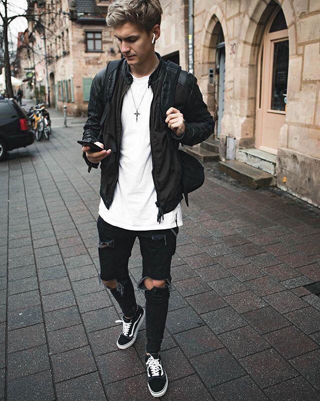 5 mẫu giày sneaker đẹp và đơn giản dành cho phái mạnh 30 - 5 mẫu giày sneaker đẹp và đơn giản dành cho phái mạnh, - giày Adidas Ultra Boost, giày adidas yeezy boost 350, giày Converse cao cổ, giày MC Queen, giày sneaker đẹp, giày Vans old skool - Mỹ phẩm làm đẹp, trang điểm, chăm sóc da hiệu quả an toàn Kiểu giày sneaker đẹp