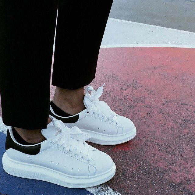 5 mẫu giày sneaker đẹp và đơn giản dành cho phái mạnh 39 - 5 mẫu giày sneaker đẹp và đơn giản dành cho phái mạnh, - giày Adidas Ultra Boost, giày adidas yeezy boost 350, giày Converse cao cổ, giày MC Queen, giày sneaker đẹp, giày Vans old skool - Mỹ phẩm làm đẹp, trang điểm, chăm sóc da hiệu quả an toàn Kiểu giày sneaker đẹp