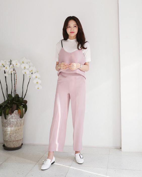 5 cách phối đồ với áo thun trơn cho nàng sành điệu xuống phố 41 - 5 cách phối đồ với áo thun trơn cho nàng sành điệu xuống phố, - áo thun trơn, cách phối đồ với áo thun trơn, quần jeans, quần shorts, quần yếm, váy hai dây - Mỹ phẩm làm đẹp, trang điểm, chăm sóc da hiệu quả an toàn Phối đồ với áo thun trơn