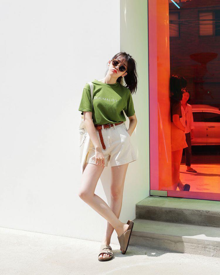 Mix đồ cùng quần short cạp cao