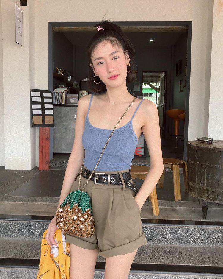 Mix đồ cùng quần short cạp cao
