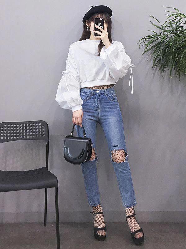 Nổi bật cùng 5 cách phối đồ nữ cực chất 30 - Nổi bật cùng 5 cách phối đồ nữ cực chất, - áo hoodie, boots cao cổ, cách phối đồ nữ cực chất, chân váy da, quần jeans rách, tất lưới - Mỹ phẩm làm đẹp, trang điểm, chăm sóc da hiệu quả an toàn cách phối đồ nữ cực chất