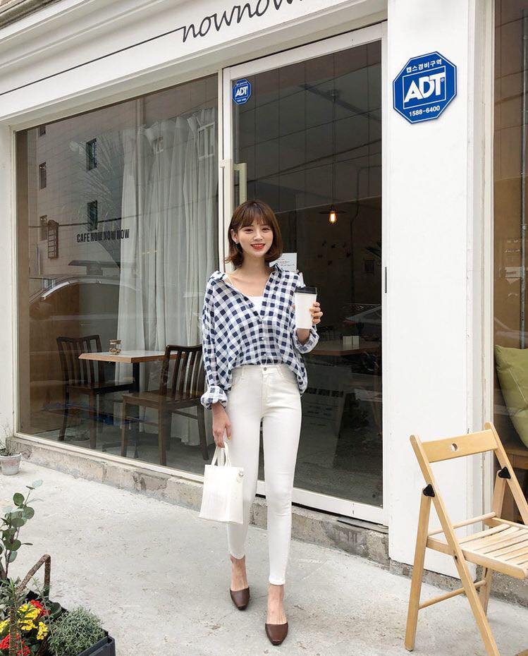 5 cách phối đồ với áo sơ mi caro đơn giản cho ngày hè thêm năng động 38 - 5 cách phối đồ với áo sơ mi caro đơn giản cho ngày hè thêm năng động, - áo sơ mi caro, áo thun, cách phối đồ với áo sơ mi caro, chân váy, quần jeans, quần short, quần skinny jeans trắng - Mỹ phẩm làm đẹp, trang điểm, chăm sóc da hiệu quả an toàn Cách phối đồ với áo sơ mi caro
