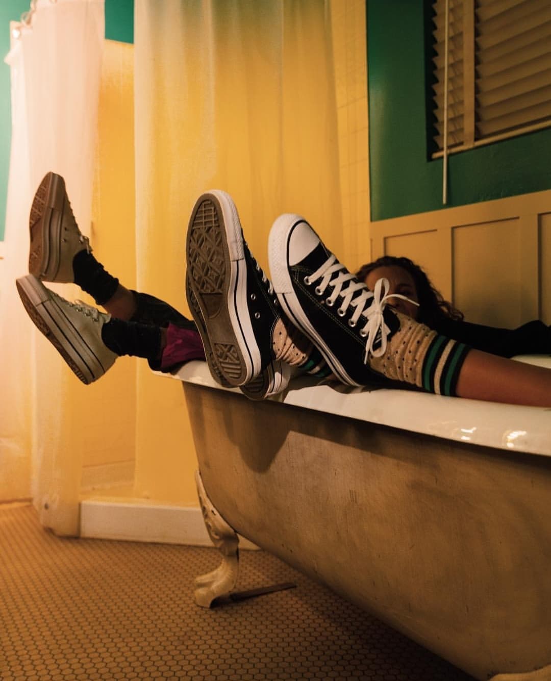 5 mẫu giày Converse đẹp khiến giới trẻ mê mẩn 22 - 5 mẫu giày Converse đẹp khiến giới trẻ mê mẩn, - Converse Chuck Taylor All Star, Converse Classic, Converse Dainty, Converse Jack Purcell, Converse One Star, giày Converse đẹp, mẫu giày Converse đẹp - Mỹ phẩm làm đẹp, trang điểm, chăm sóc da hiệu quả an toàn Converse Classic 2