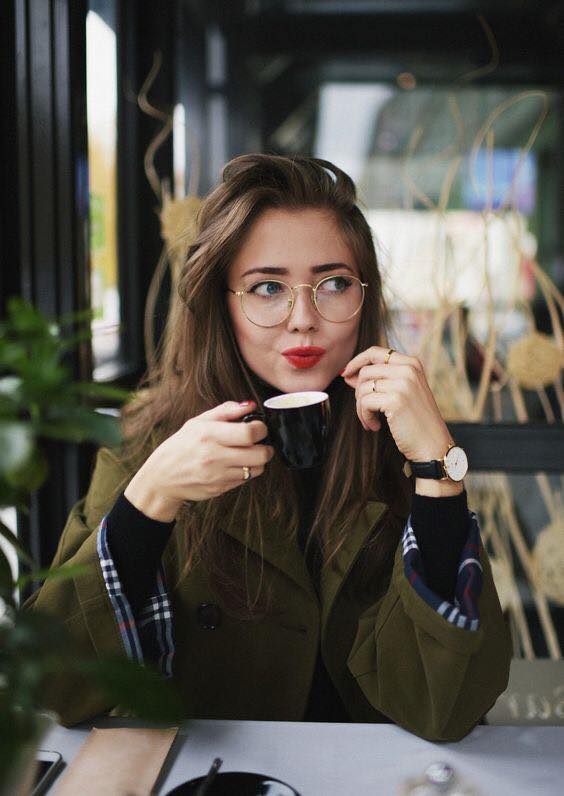 Đi tìm 5 kiểu kính cận thời trang dành cho các cô nàng sành điệu 35 - Đi tìm 5 kiểu kính cận thời trang dành cho các cô nàng sành điệu, - kính cận gọng tròn, kính cận gọng trong suốt, kính cận gọng vuông, kính cận mắt mèo, kính cận oval, kính cận thời trang - Mỹ phẩm làm đẹp, trang điểm, chăm sóc da hiệu quả an toàn Kính cận thời trang