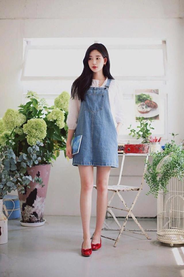 5 cách mix đồ với váy yếm bò trẻ trung và năng động 35 - 5 cách mix đồ với váy yếm bò trẻ trung và năng động, - áo len, áo sơ mi, áo thun, áo thun crop-top, áo thun dài tay, Mix đồ với váy yếm bò, váy yếm bò - Mỹ phẩm làm đẹp, trang điểm, chăm sóc da hiệu quả an toàn Mix đồ với váy yếm bò