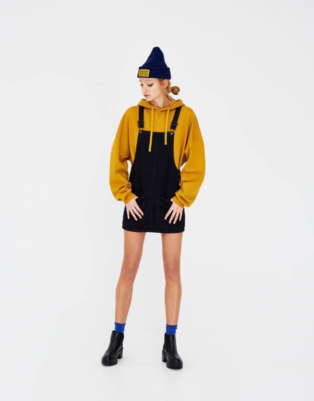 5 cách mix đồ với váy yếm mùa đông vừa ấm áp lại rất trendy 36 - 5 cách mix đồ với váy yếm mùa đông vừa ấm áp lại rất trendy, - áo cao cổ, áo hoodie, áo khoác, áo len, áo thun dài tay, cách mix đồ với váy yếm mùa đông, váy yếm - Mỹ phẩm làm đẹp, trang điểm, chăm sóc da hiệu quả an toàn Phối đồ với váy yếm mùa đông