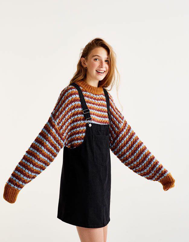 5 cách mix đồ với váy yếm mùa đông vừa ấm áp lại rất trendy 25 - 5 cách mix đồ với váy yếm mùa đông vừa ấm áp lại rất trendy, - áo cao cổ, áo hoodie, áo khoác, áo len, áo thun dài tay, cách mix đồ với váy yếm mùa đông, váy yếm - Mỹ phẩm làm đẹp, trang điểm, chăm sóc da hiệu quả an toàn Phối đồ với váy yếm mùa đông