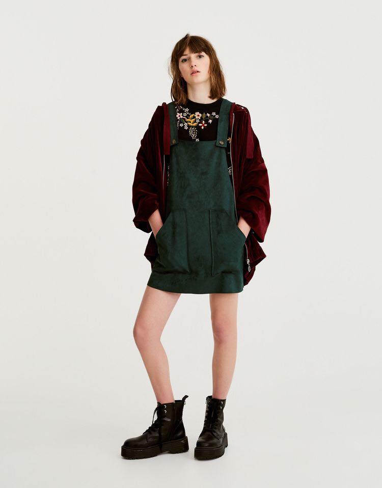 5 cách mix đồ với váy yếm mùa đông vừa ấm áp lại rất trendy 29 - 5 cách mix đồ với váy yếm mùa đông vừa ấm áp lại rất trendy, - áo cao cổ, áo hoodie, áo khoác, áo len, áo thun dài tay, cách mix đồ với váy yếm mùa đông, váy yếm - Mỹ phẩm làm đẹp, trang điểm, chăm sóc da hiệu quả an toàn Phối đồ với váy yếm mùa đông