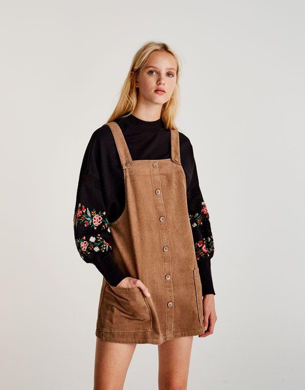 5 cách mix đồ với váy yếm mùa đông vừa ấm áp lại rất trendy 27 - 5 cách mix đồ với váy yếm mùa đông vừa ấm áp lại rất trendy, - áo cao cổ, áo hoodie, áo khoác, áo len, áo thun dài tay, cách mix đồ với váy yếm mùa đông, váy yếm - Mỹ phẩm làm đẹp, trang điểm, chăm sóc da hiệu quả an toàn Phối đồ với váy yếm mùa đông