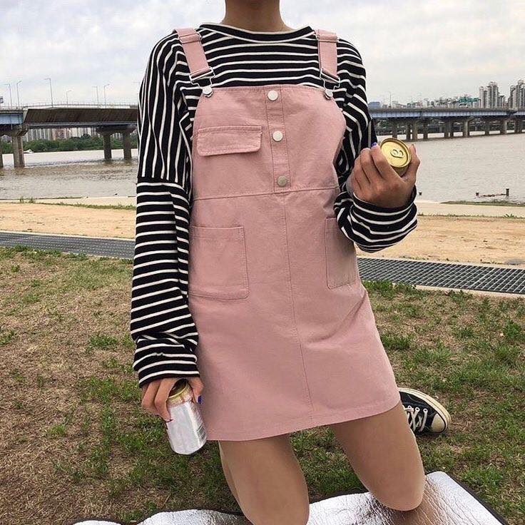 5 cách mix đồ với váy yếm mùa đông vừa ấm áp lại rất trendy 30 - 5 cách mix đồ với váy yếm mùa đông vừa ấm áp lại rất trendy, - áo cao cổ, áo hoodie, áo khoác, áo len, áo thun dài tay, cách mix đồ với váy yếm mùa đông, váy yếm - Mỹ phẩm làm đẹp, trang điểm, chăm sóc da hiệu quả an toàn Phối đồ với váy yếm mùa đông