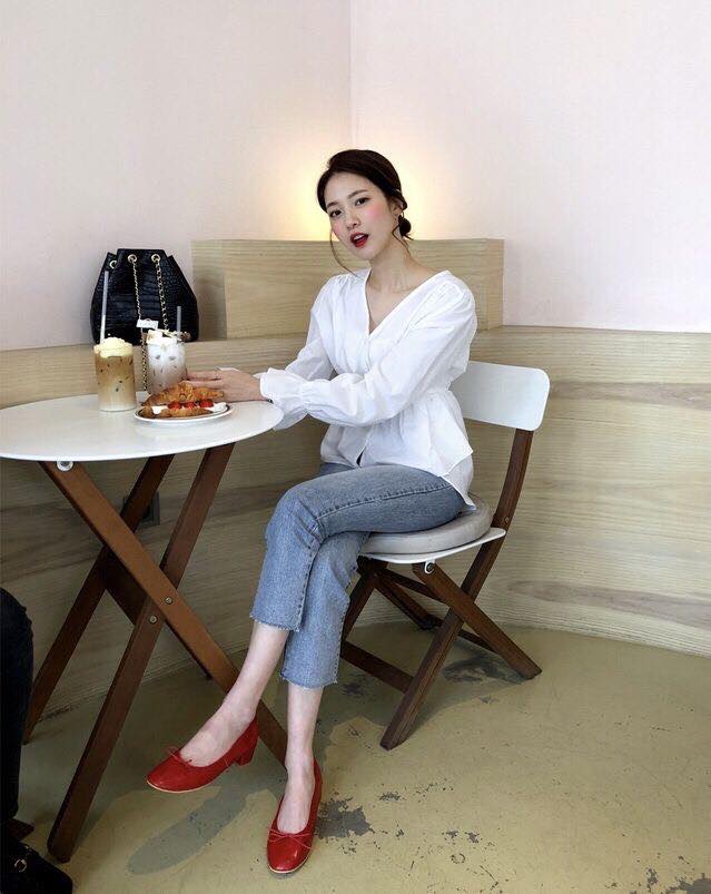 5 mẫu giày vintage “hạ gục” mọi bạn gái 37 - 5 mẫu giày vintage “hạ gục” mọi bạn gái, - giày ballet, giày mũi nhọn quai sau, giày mũi vuông, giày sục da trơn, giày vintage - Mỹ phẩm làm đẹp, trang điểm, chăm sóc da hiệu quả an toàn giày vintage