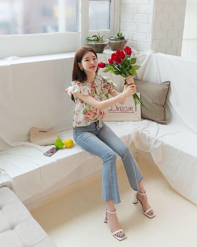 5 kiểu áo voan dễ thương dành cho cô nàng điệu đà 27 - 5 kiểu áo voan dễ thương dành cho cô nàng điệu đà, - áo voan, áo voan chấm bi, áo voan dễ thương, áo voan hoa, áo voan tay loe, áo voan trễ vai, kiểu áo voan dễ thương - Mỹ phẩm làm đẹp, trang điểm, chăm sóc da hiệu quả an toàn Áo voan hoa