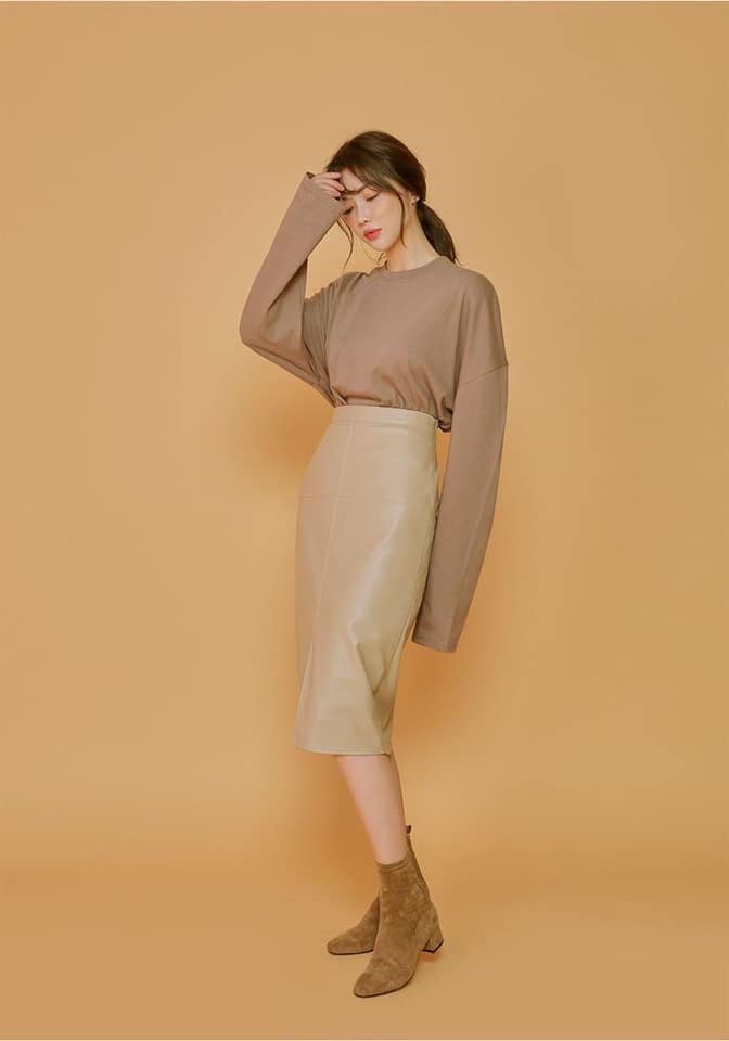 5 kiểu chân váy cá tính dành cho những cô nàng nữ sinh 28 - 5 kiểu chân váy cá tính dành cho những cô nàng nữ sinh, - chân váy, chân váy ánh bạc, chân váy cá tính, chân váy cá tính đi học, chân váy da, chân váy da dài, chân váy kaki, chân váy sơ mi, kiểu chân váy cá tính, váy sơ mi - Mỹ phẩm làm đẹp, trang điểm, chăm sóc da hiệu quả an toàn Chân váy cá tính khi đi học