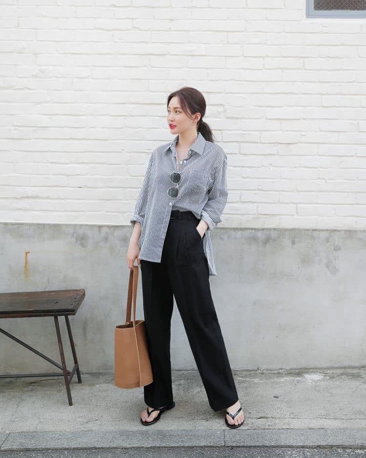 5 cách phối đồ cùng áo sơ mi phom rộng đơn giản mà cá tính 35 - 5 cách phối đồ cùng áo sơ mi phom rộng đơn giản mà cá tính, - áo sơ mi, áo sơ mi phom rộng, áo thun, chân váy, quần jeans, quần short, quần tây ống rộng, thời trang công sở, thời trang đường phố - Mỹ phẩm làm đẹp, trang điểm, chăm sóc da hiệu quả an toàn Áo sơ mi phom rộng