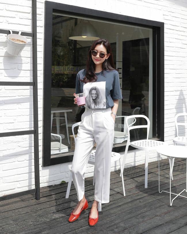 5 mẫu áo thun nữ đẹp cho ngày hè oi bức 44 - 5 mẫu áo thun nữ đẹp cho ngày hè oi bức, - áo thun, áo thun crop-top, áo thun in chữ, áo thun in hình, áo thun kẻ sọc ngang, áo thun nữ đẹp, áo thun trơn - Mỹ phẩm làm đẹp, trang điểm, chăm sóc da hiệu quả an toàn Áo thun nữ đẹp