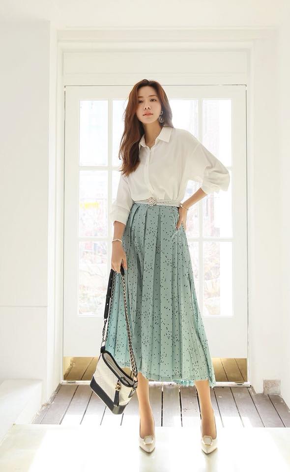 5 cách phối áo với chân váy xòe trong những ngày đầu thu se lạnh 30 - 5 cách phối áo với chân váy xòe trong những ngày đầu thu se lạnh, - áo cao cổ, áo len mỏng, áo sơ mi, áo thun, áo thun dài tay, cách phối áo với chân váy xòe, chân váy, chân váy xòe dài, xu hướng thời trang - Mỹ phẩm làm đẹp, trang điểm, chăm sóc da hiệu quả an toàn cách phối áo với chân váy xoè dài
