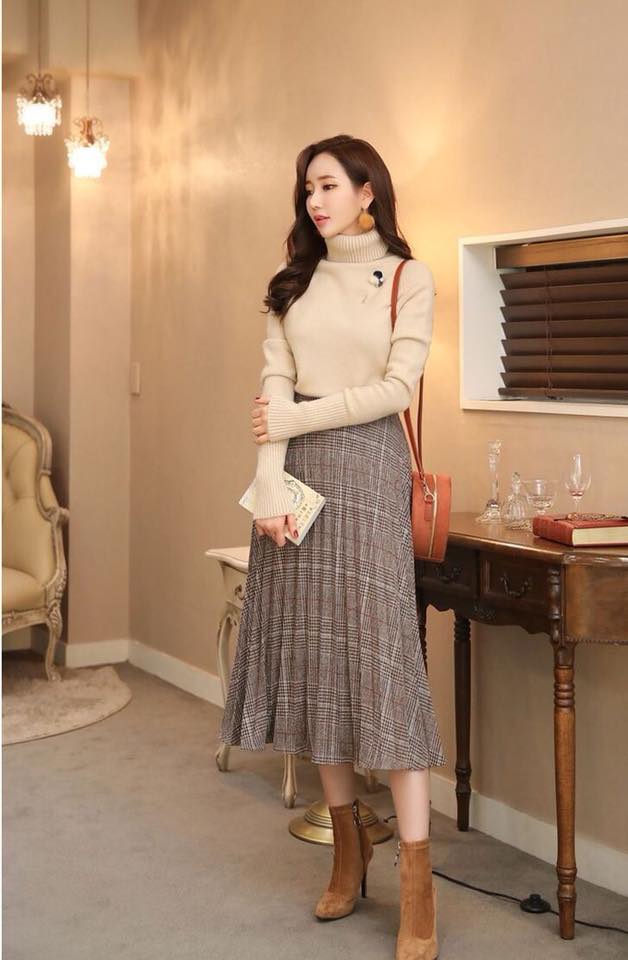 5 cách phối áo với chân váy xòe trong những ngày đầu thu se lạnh 34 - 5 cách phối áo với chân váy xòe trong những ngày đầu thu se lạnh, - áo cao cổ, áo len mỏng, áo sơ mi, áo thun, áo thun dài tay, cách phối áo với chân váy xòe, chân váy, chân váy xòe dài, xu hướng thời trang - Mỹ phẩm làm đẹp, trang điểm, chăm sóc da hiệu quả an toàn cách phối áo với chân váy xoè dài
