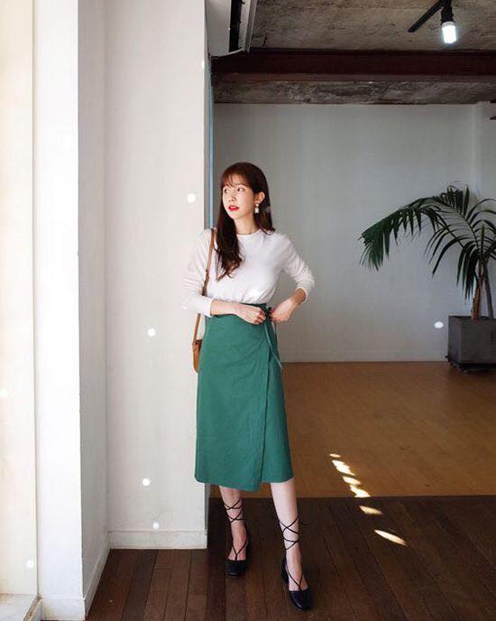 5 mẫu chân váy midi đẹp giúp các nàng thu hút vô đối 38 - 5 mẫu chân váy midi đẹp giúp các nàng thu hút vô đối, - chân váy, chân váy midi, chân váy midi bèo nhún, chân váy midi cài khuy trước, chân váy midi đuôi cá, chân váy midi vạt chéo, chân váy midi xẻ tà trước - Mỹ phẩm làm đẹp, trang điểm, chăm sóc da hiệu quả an toàn Chân váy midi